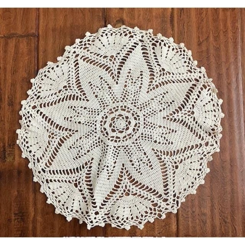 VTG Doily Hand Crochet Lace Round 14" Leaf or Petal Design Off White‎